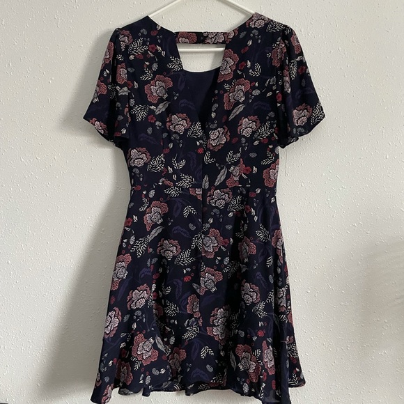 BB DAKOTA | Cassidy Floral Navy Blue Dress - Picture 6 of 7